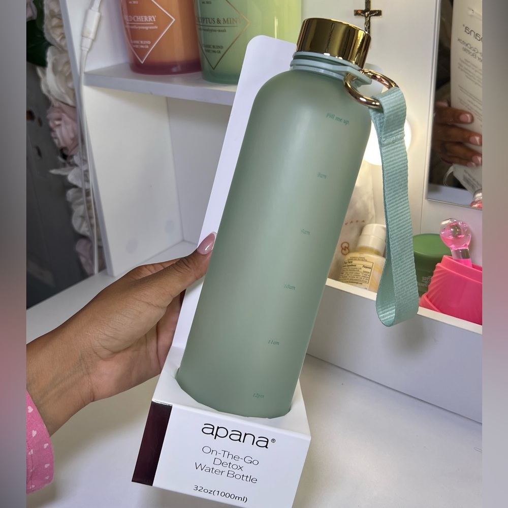 Apana Green Detox Water Bottle with Gold Cap